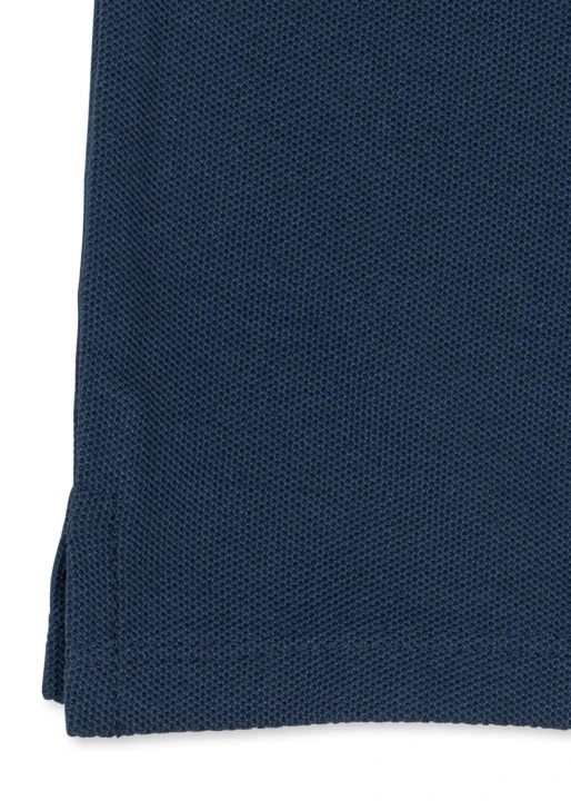 Tył granatowej koszulki polo dziecięcej Konges Sløjd.