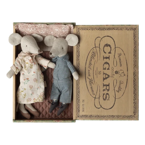 Maileg myszki Babcia i Dziadek – pudełko po cygarach i pościel