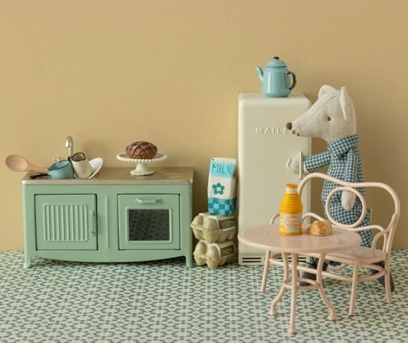 Maileg kuchnia dla myszek miętowa – aranżacja w domku