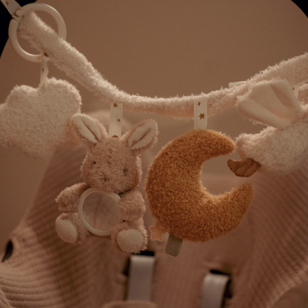 Little Dutch Newborn Naturals – zawieszki, detale i materiały