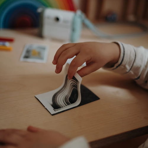 Kidywolf KIDYROLL-ST papier termiczny samoprzylepny Kidyprint rolka w dloni