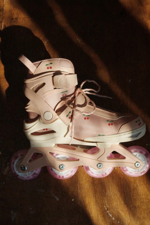 Konges Sløjd rolki Light Up Roller Skates wiśniowy róż zdjęcie na płasko
