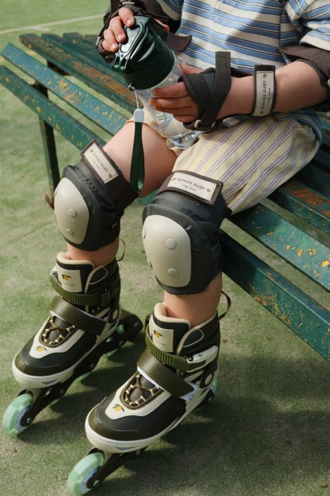 Konges Sløjd rolki Light Up Roller Skates oliwkowy zdjęcie lifestyle 3