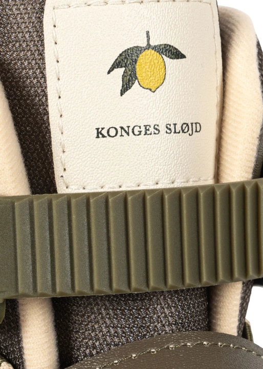 Konges Sløjd rolki regulowane Light Up Roller Skates oliwkowy detal opakowania