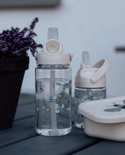 Vanilla Copenhagen butelka tritanowa Honeybee 350 ml dziecko trzyma butelke