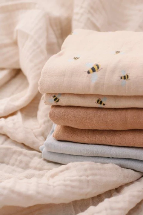 vanilla copenhagen muslinowe pieluszki honeybee 70x70 aranzacja