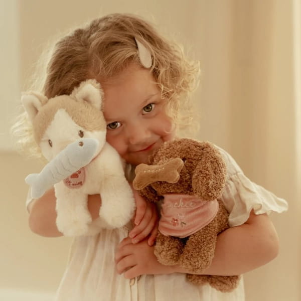 little-dutch-jackie-przytulanka-pies-w-torbie-z-dzieckiem-1