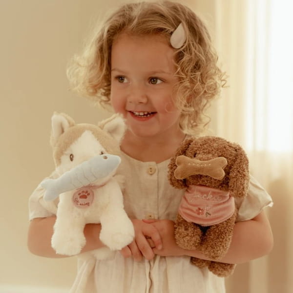 little-dutch-jackie-przytulanka-pies-w-torbie-z-dzieckiem-2