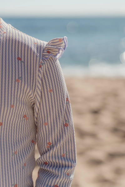 Strój kąpielowy z długim rękawem Dreamy Stripes UPF40+ tył na białym tle