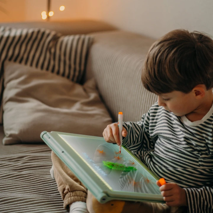 Kidywolf KIDYDRAW PRO zielony w świątecznej aranżacji