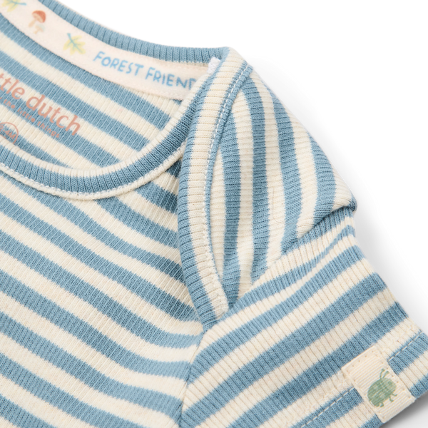 Body z krótkim rękawem w niebieskie paski detal materiału