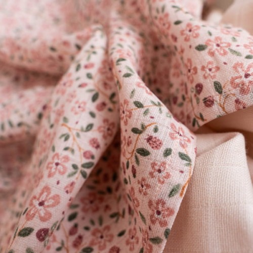 Otulacz muślinowy Fairy Floral w zbliżeniu