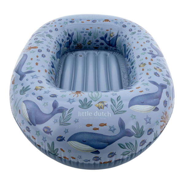 Pontonik do pływania Ocean World z góry na białym tle