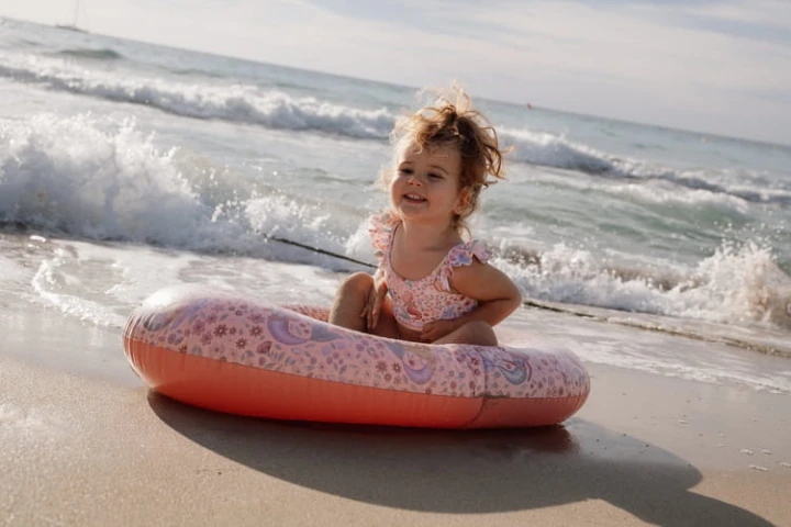 Pontonik do pływania Dreamy Mermaid na plaży