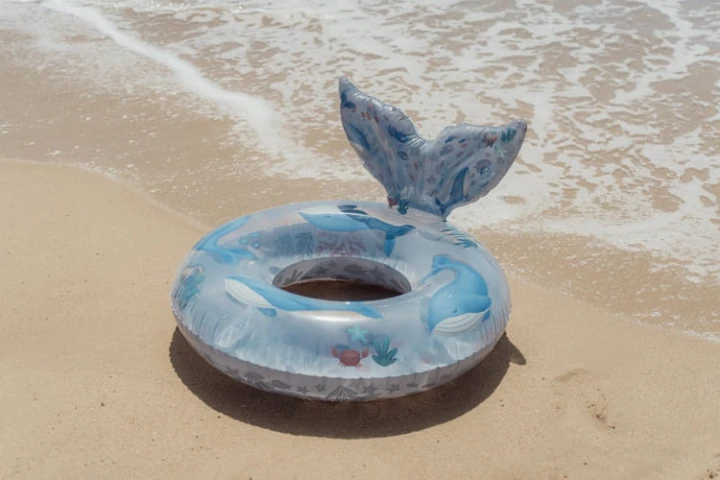 Koło do pływania Ocean World na piasku