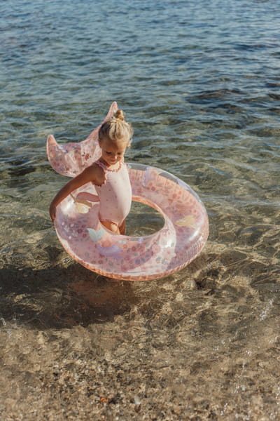 Koło do pływania Dreamy Mermaid na wodzie