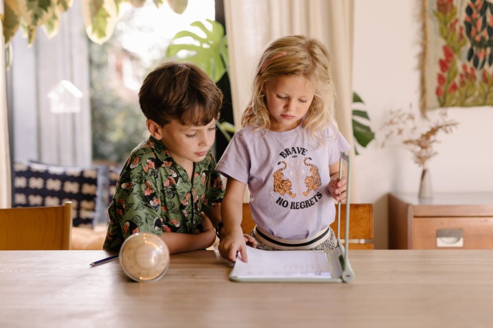 podswietlany-tablet-do-nauki-pisania-i-rysowania-kidydraw-pro-zielony-uzycie-6