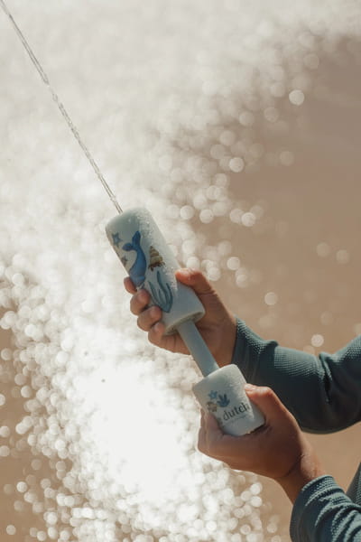 Piankowy pistolet na wodę Ocean World w użyciu