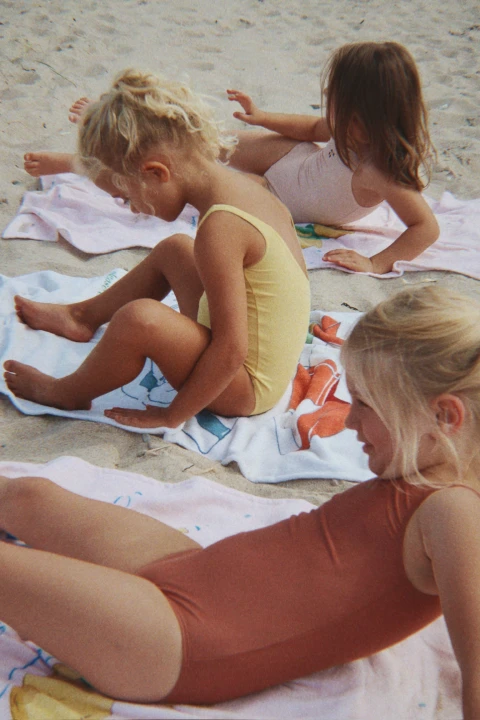 2-pak-kostiumow-kapielowych-marva-stylizacja