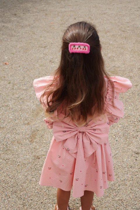 sukienka-evia-w-wisnie-na-modelce-bok