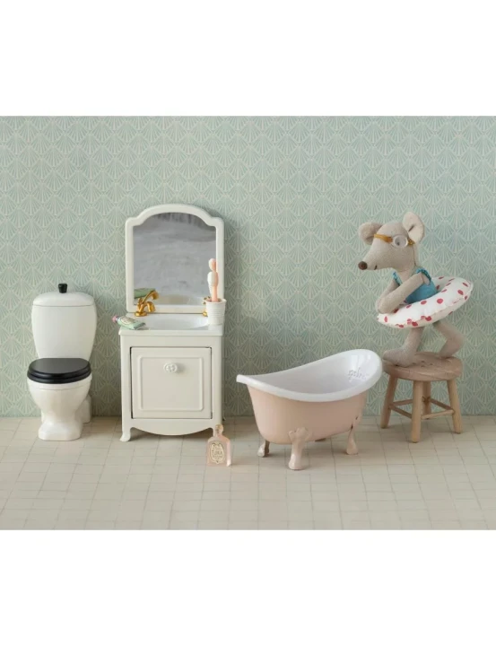 Maileg Bathtub Mouse Rose – wanna w aranżacji łazienki dla myszek
