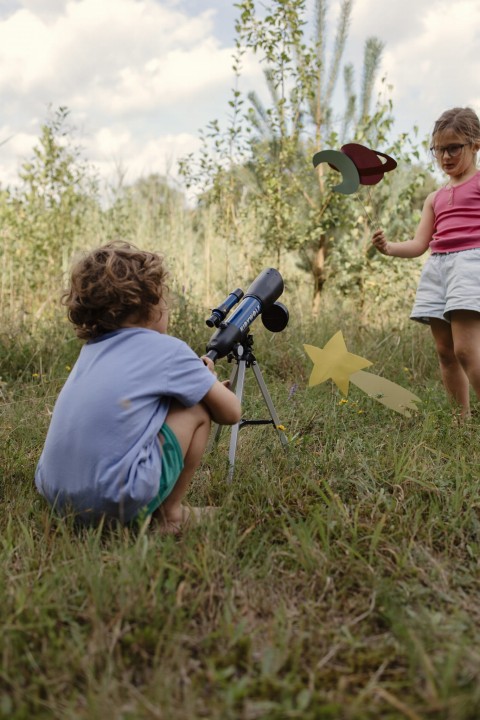 teleskop-astronomiczny-kidytelescope-bok-plener