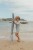 dziecko-z-materacem-ocean-world-na-plazy-2