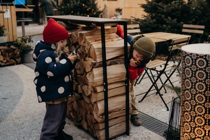 walkie-talkie-dalekiego-zasiegu-kidytalk-zielono-pomaranczowe-uzycie-6