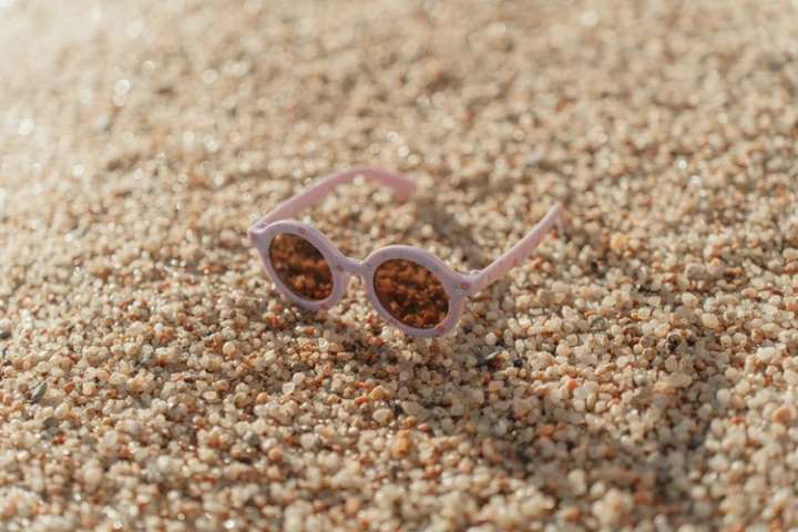 okulary-dreamy-stripes-na-piasku-1