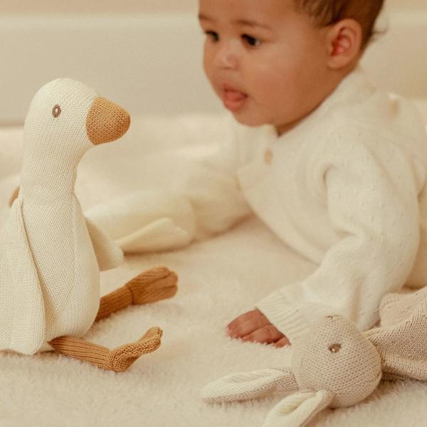 Little Dutch Newborn Naturals dziecko z dzianinową gąską