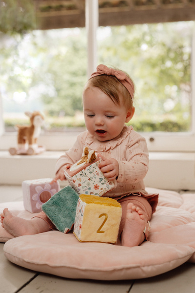 miekkie-kostki-aktywizujace-fairy-garden-little-dutch-dziecko-2