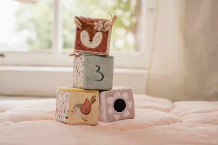 miekkie-kostki-aktywizujace-fairy-garden-little-dutch-zabawa-3