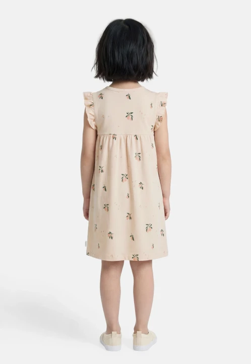 liewood-neveah-printed-dress-peach-sukienka-dziecieca-tyl-na-modelce