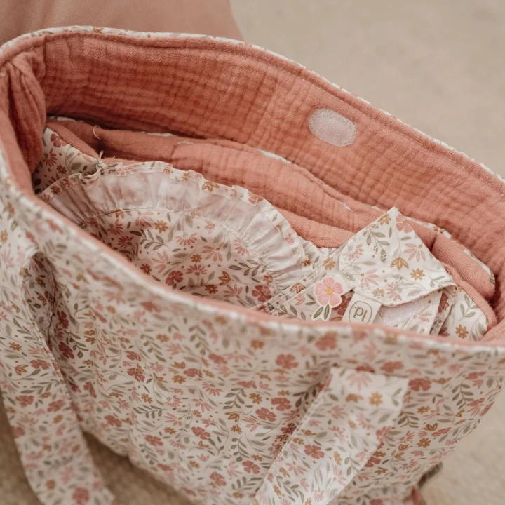 wnetrze-torby-dla-lalek-soft-flowers