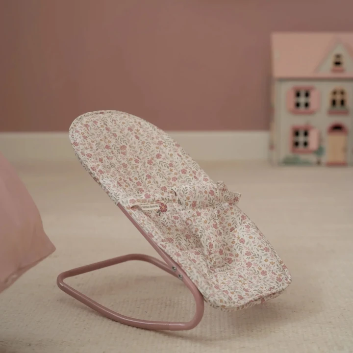 lezaczek-dla-lalki-soft-flowers-pokoj