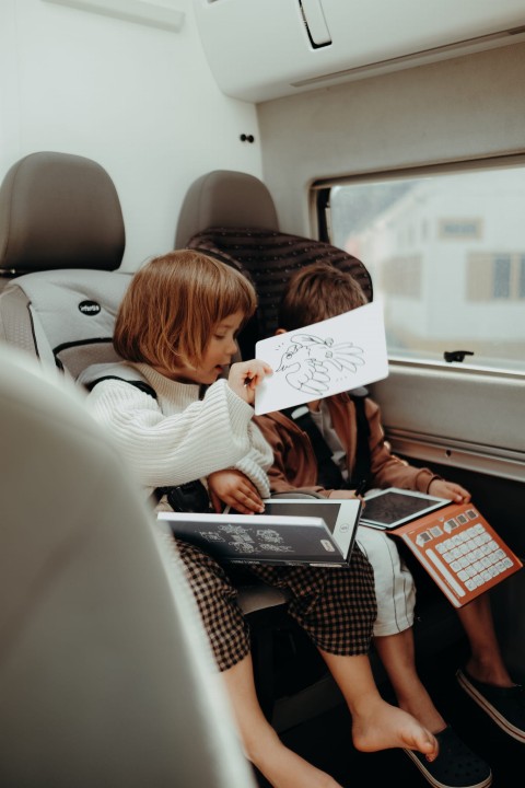 tablet-do-rysowania-lcd-kidydraw-mini-dinozaury-uzycie-2