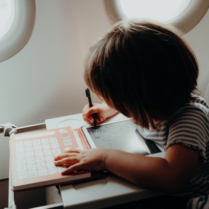 tablet-do-rysowania-lcd-kidydraw-mini-dinozaury-uzycie-3