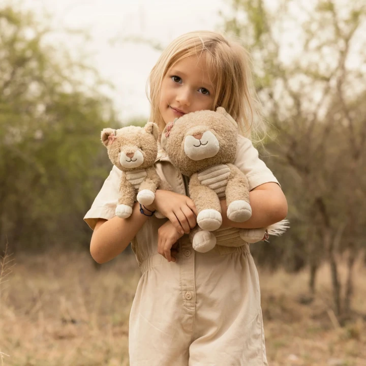 little-dutch-przytulanka-lwica-safari-friends-grs-25-cm-dziecko.webp