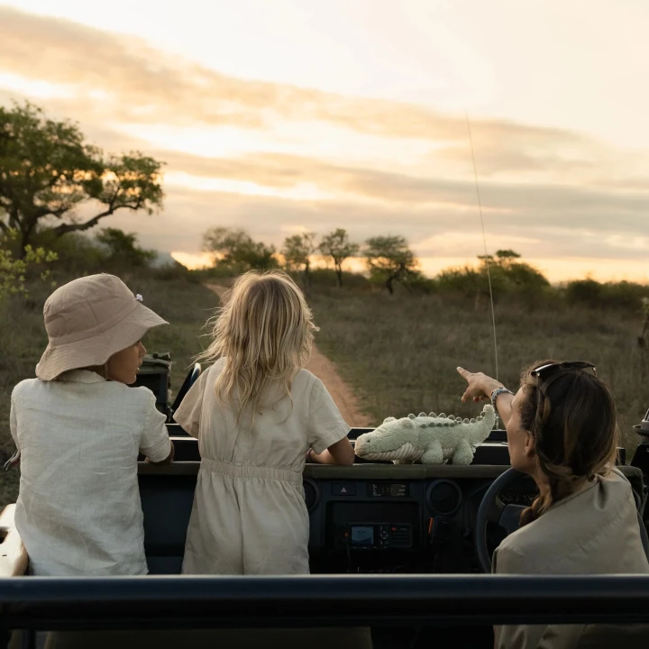 little-dutch-pluszowy-krokodyl-safari-friends-grs-podroz.webp