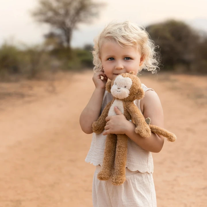 little-dutch-przytulanka-malpka-safari-friends-grs-dziecko.webp