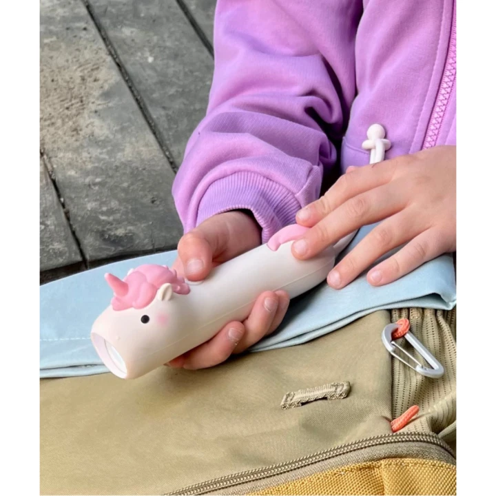 rabbit-friends-latarka-jednorozec-pinky-regulacja