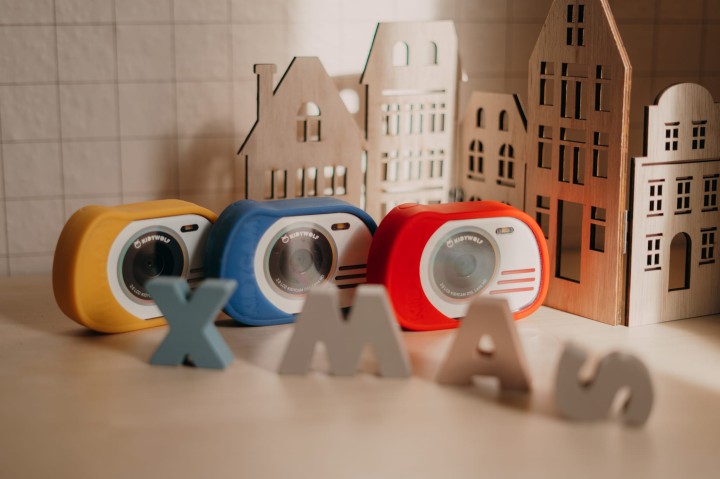 Kidywolf KIDYCAM aparat wodoodporny pomarańczowy aparat w rece