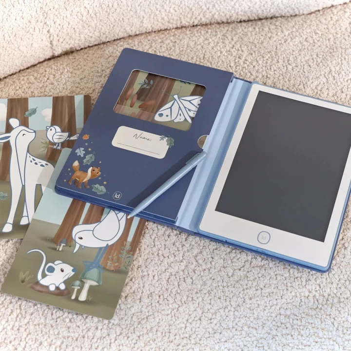 tablet-do-rysowania-niebieski-z-kartami