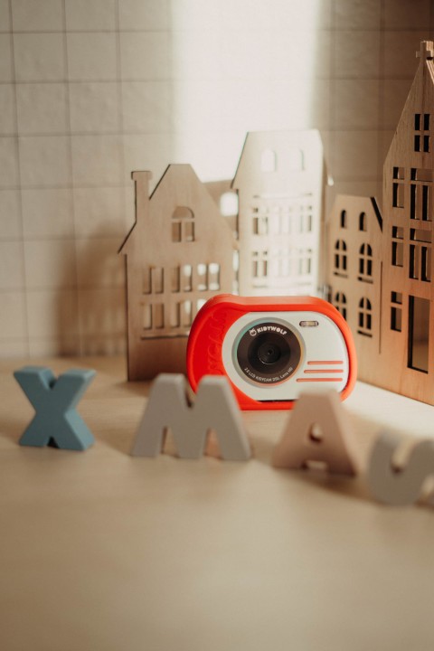 Kidywolf KIDYCAM aparat wodoodporny czerwony aparat w rece