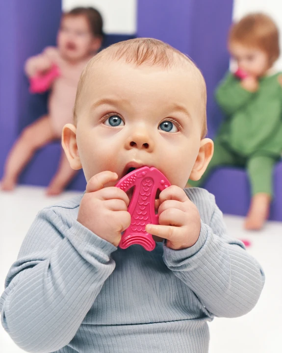 luu-kids-gryzak-gigi-the-fish-pink-dziecko
