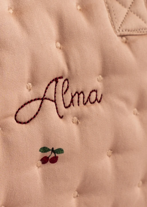 Konges Sløjd Doll Bag Cherry Blush detal haftu