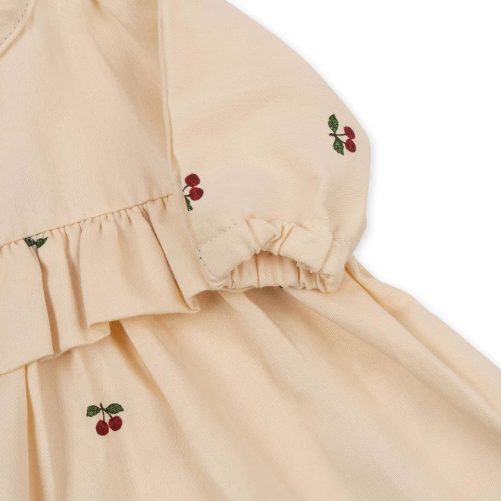 konges-slojd-cherry-doll-clothes-set-detal-materialu