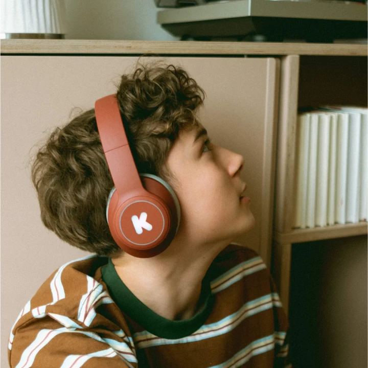 KIDYWOLF-K-EARS-Bordeau-sluchawki-bluetooth-dla-dzieci-w-zabawie