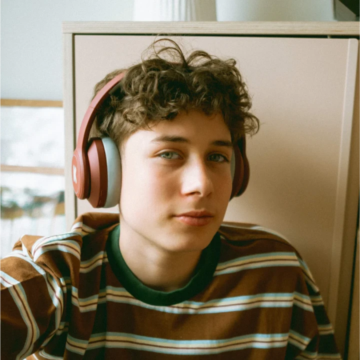 KIDYWOLF-K-EARS-Bordeau-sluchawki-bluetooth-dla-dzieci-na-glowie