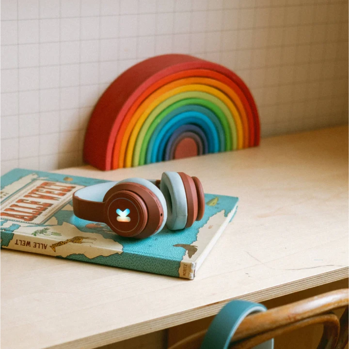 KIDYWOLF-K-EARS-Bordeau-sluchawki-bluetooth-dla-dzieci-detal-led